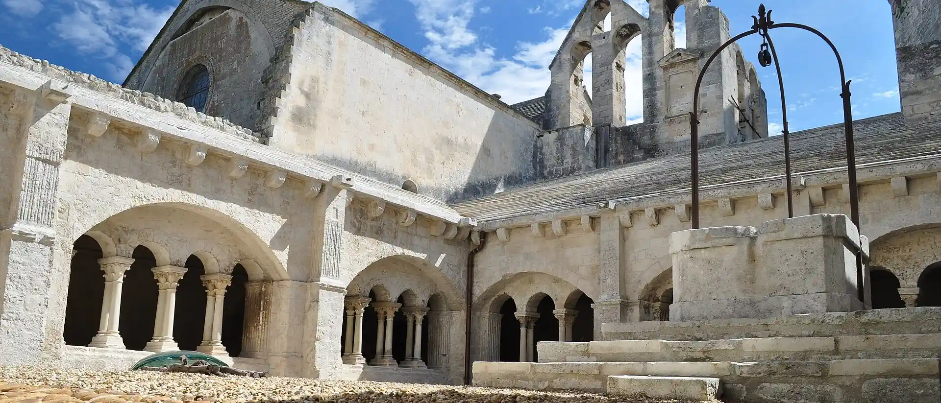 Abbaye de Montmajour, Arles
