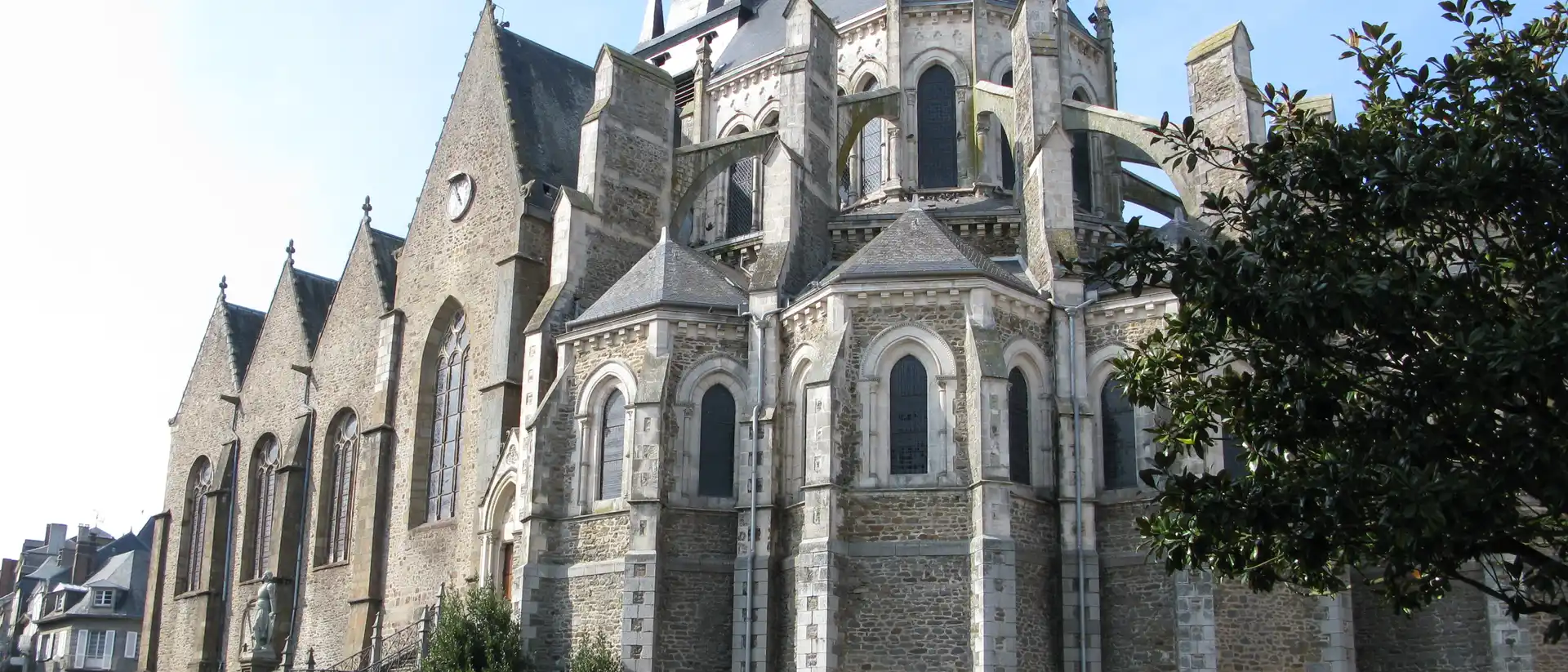 Basilique Notre-Dame-des-Miracles, Mayenne