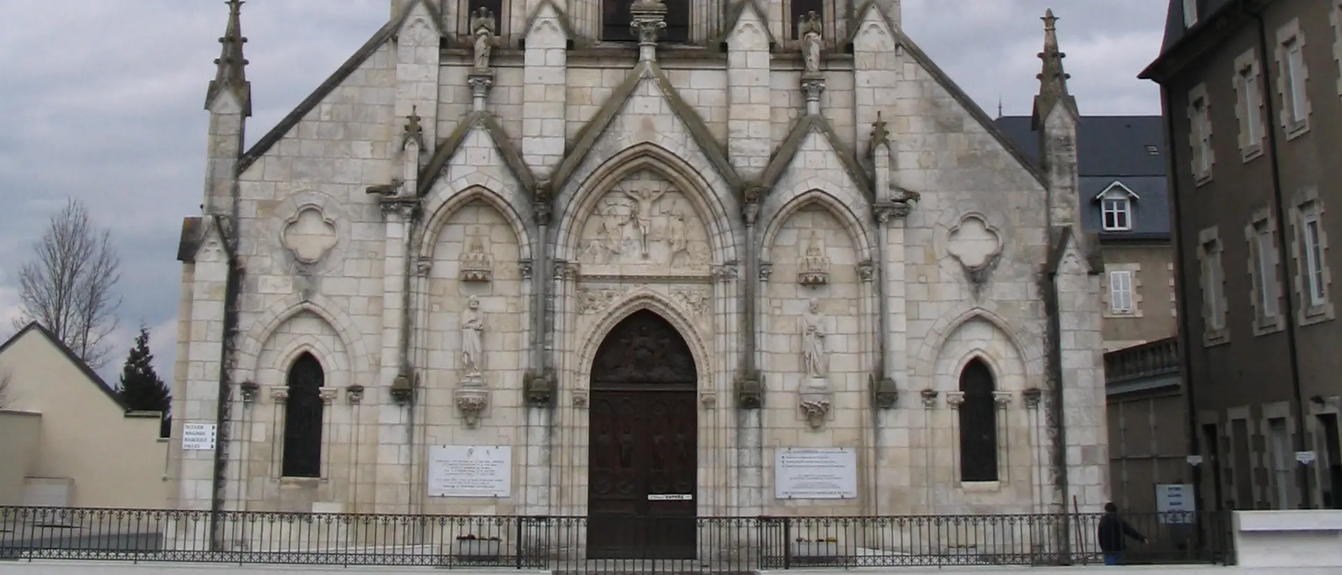 Basilique Notre-Dame-du-Sacré-Cœur, Issoudun