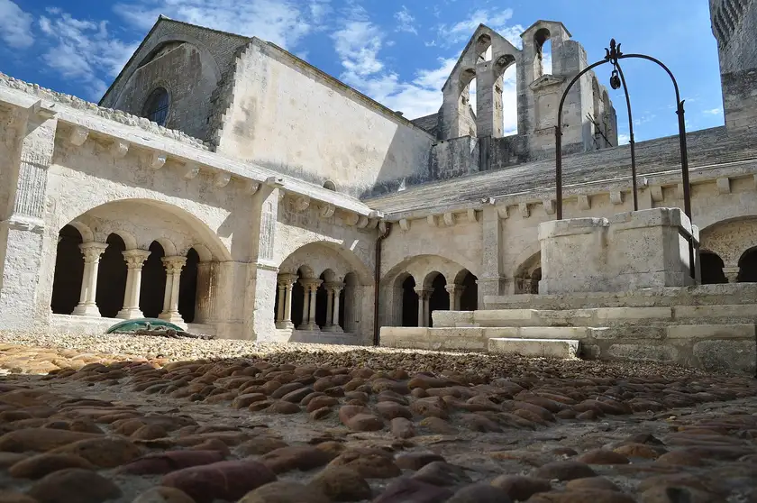 Abbaye de Montmajour, Arles