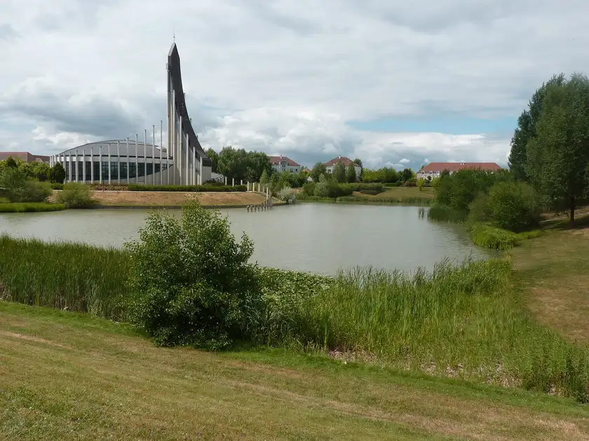 Église catholique Notre-Dame-du-Val, Bussy-Saint-Georges