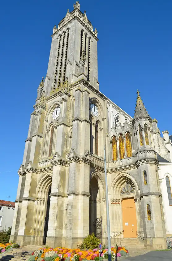 Église Saint-Pierre, Cholet